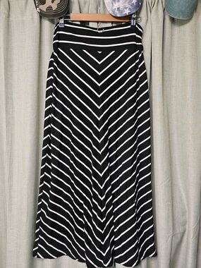 Faded Glory Black and White Chevron Maxi Skirt